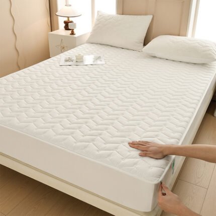 Deep pocket fitted sheet