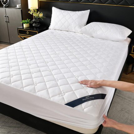 Sateen fitted sheet
