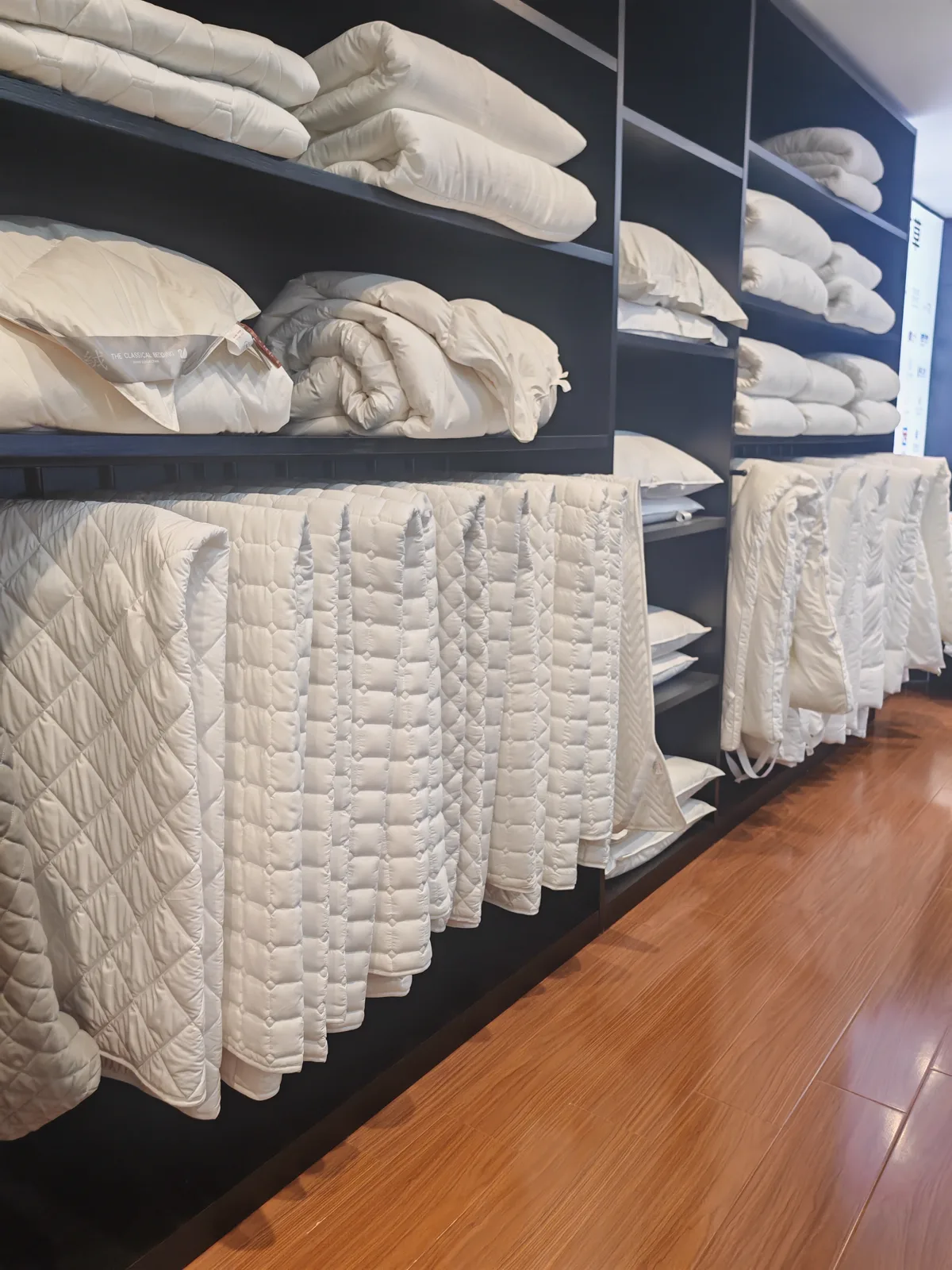 XHS Textile hospitality bedding showroom
